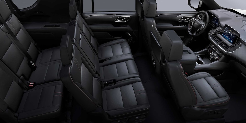 Chevrolet Tahoe 2024 con interior en color piel negra con costuras rojas